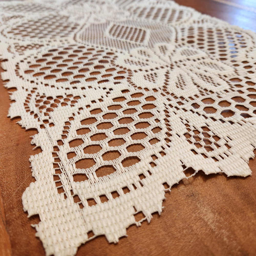 Set Of 4 Vintage Ivory Filet Crochet Lace Floral Placemats - Picture 2 of 2